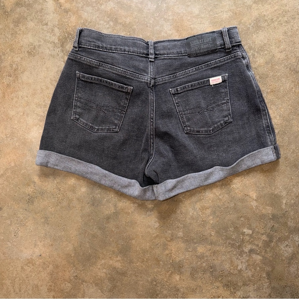 Levi’s - Women’s Black Denim Shorts High Rise Rolled Hem - Size 28 - Picture 2 of 9